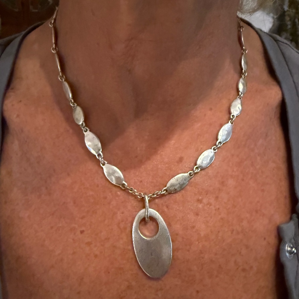 Chic Silver Oval Pendant Necklace